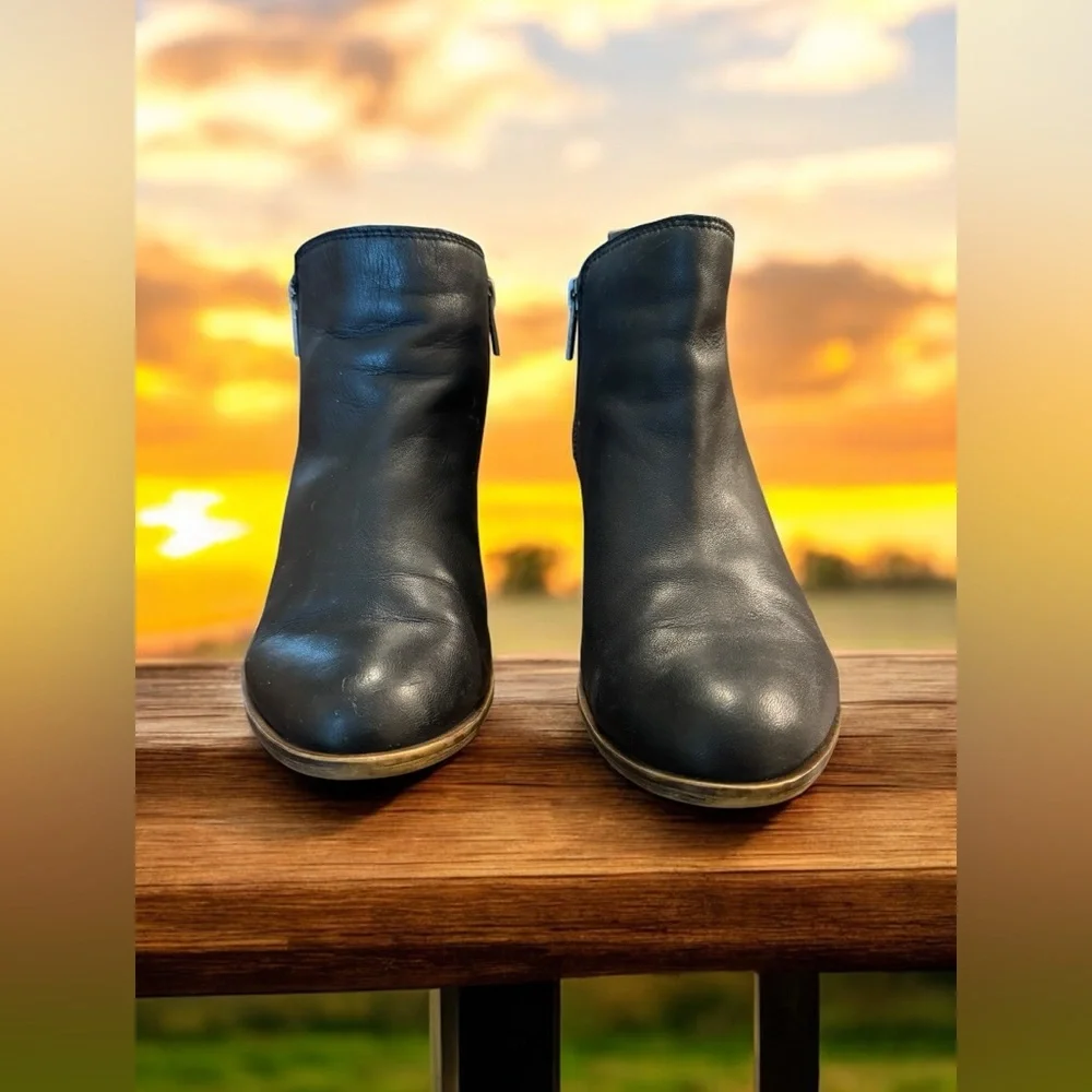 LUCKY Brand Genuine Leather Basel Ankle Bootie Women’s Size 9 Zip sides - Picture 2 of 11